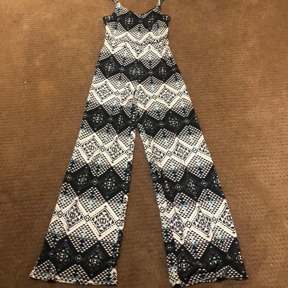 Triangle Patterned One Piece. Size 4. - Picture 4 of 7